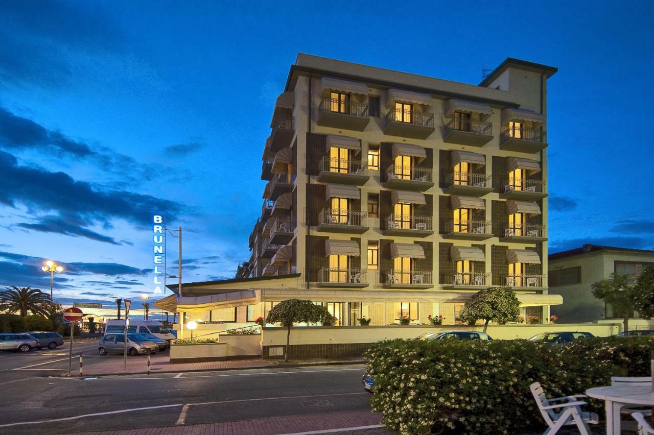 Hotel Brunella リド・ディ・カマイオーレ エクステリア 写真