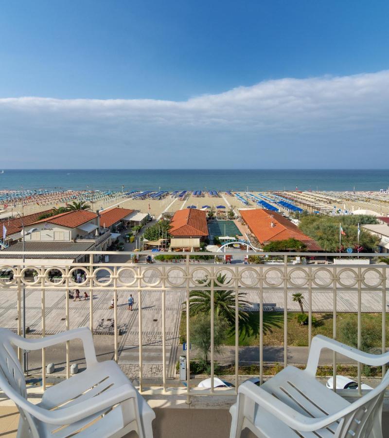 Hotel Brunella リド・ディ・カマイオーレ エクステリア 写真