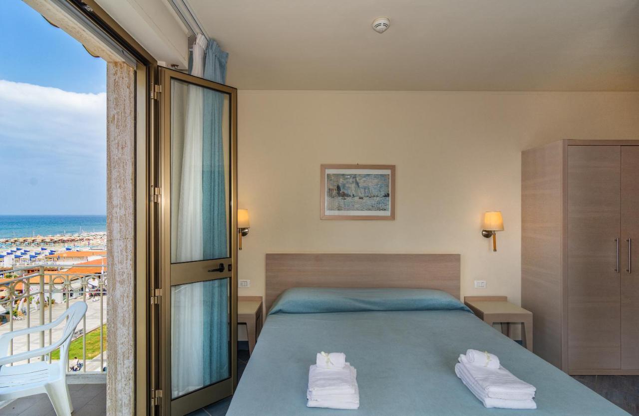 Hotel Brunella リド・ディ・カマイオーレ エクステリア 写真