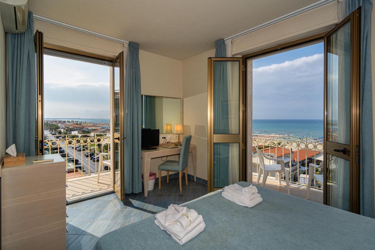 Hotel Brunella リド・ディ・カマイオーレ エクステリア 写真