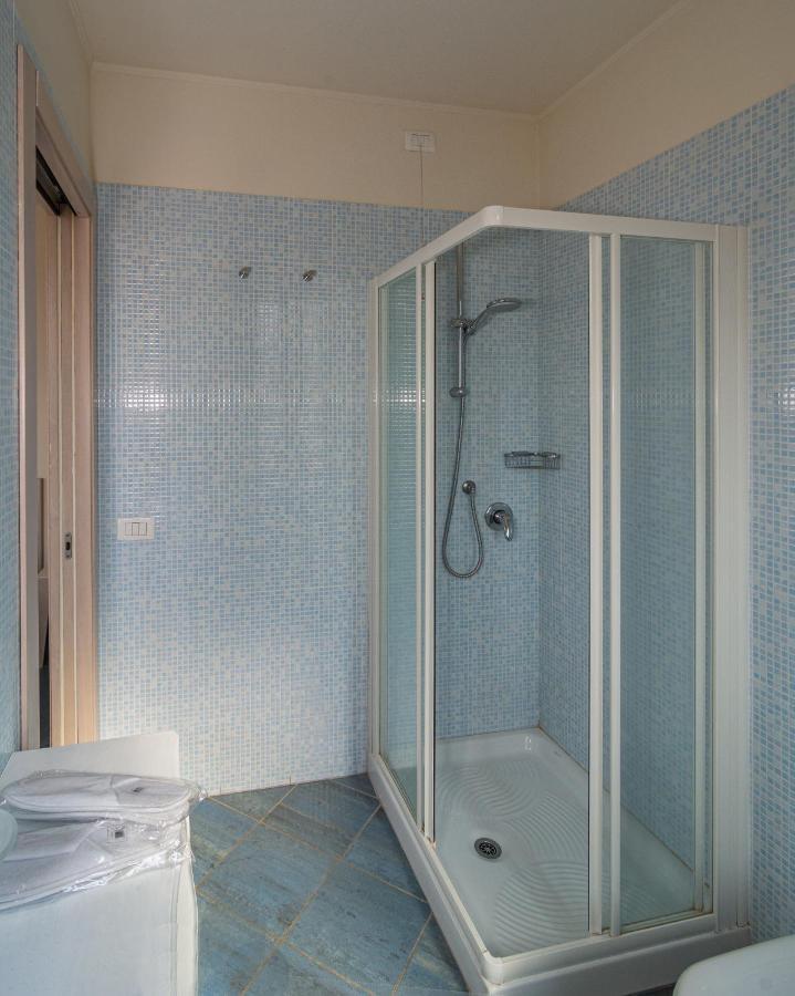 Hotel Brunella リド・ディ・カマイオーレ エクステリア 写真