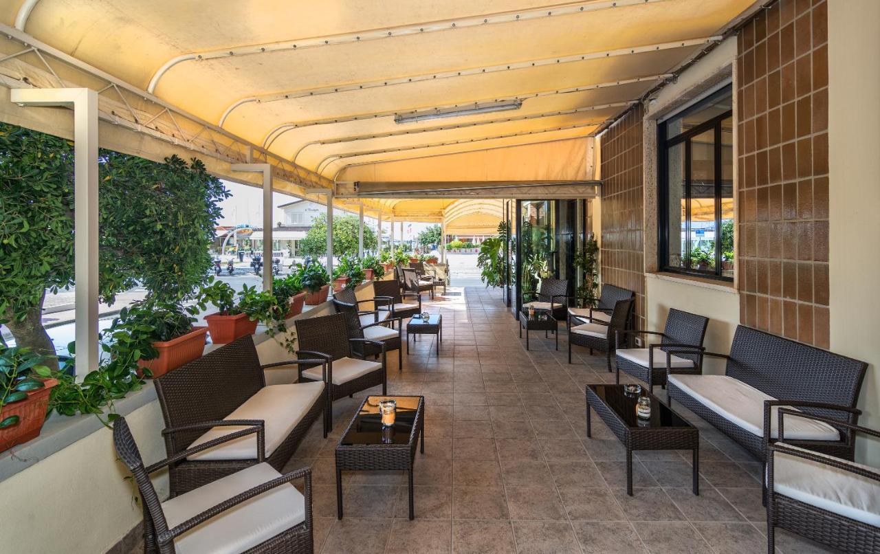 Hotel Brunella リド・ディ・カマイオーレ エクステリア 写真