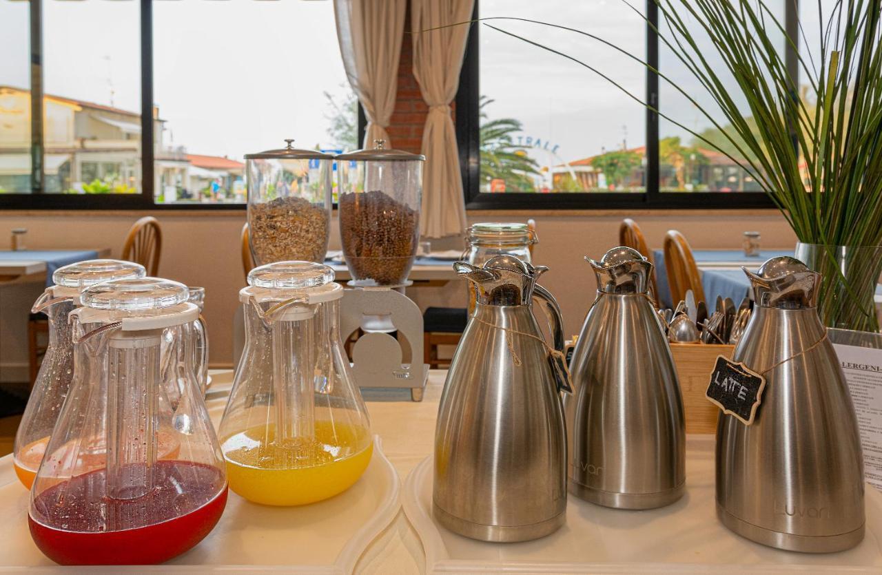 Hotel Brunella リド・ディ・カマイオーレ エクステリア 写真