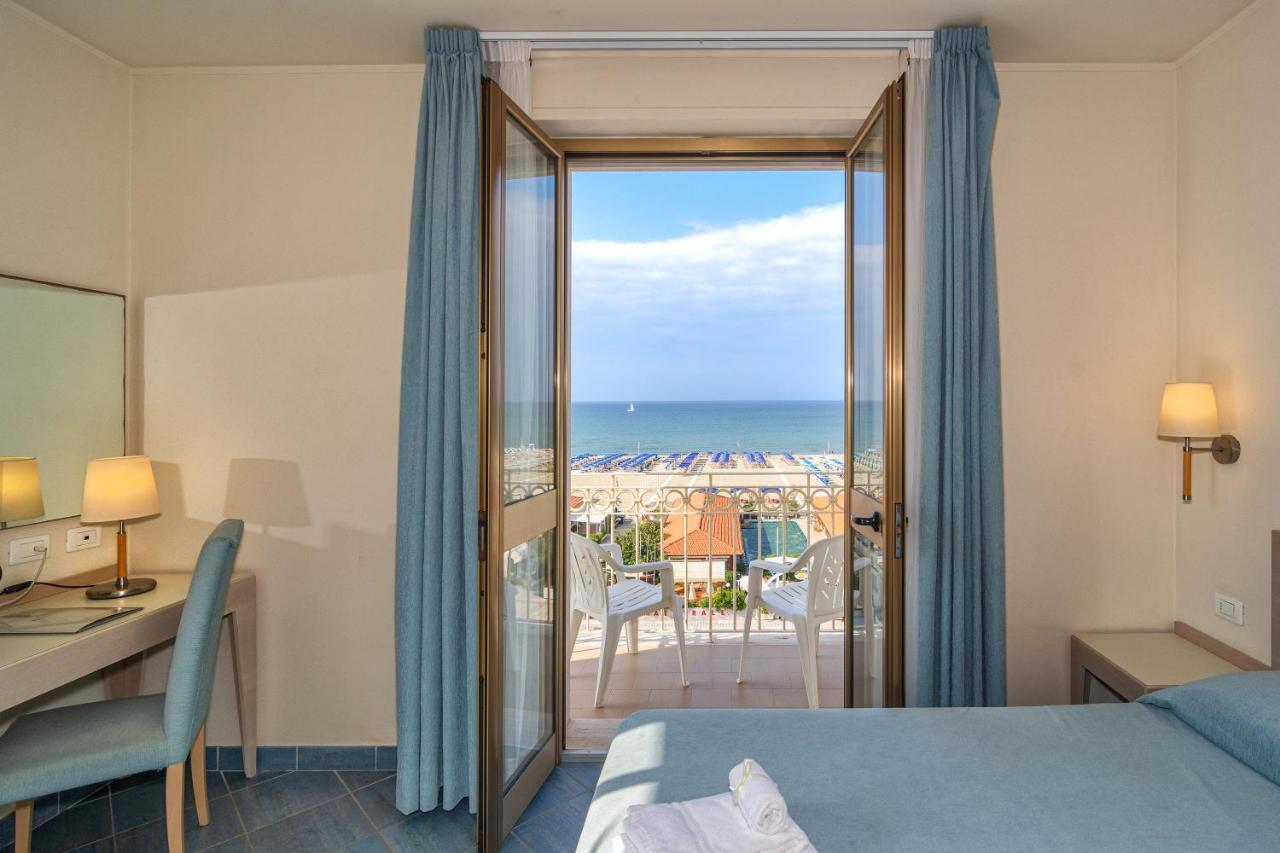 Hotel Brunella リド・ディ・カマイオーレ エクステリア 写真
