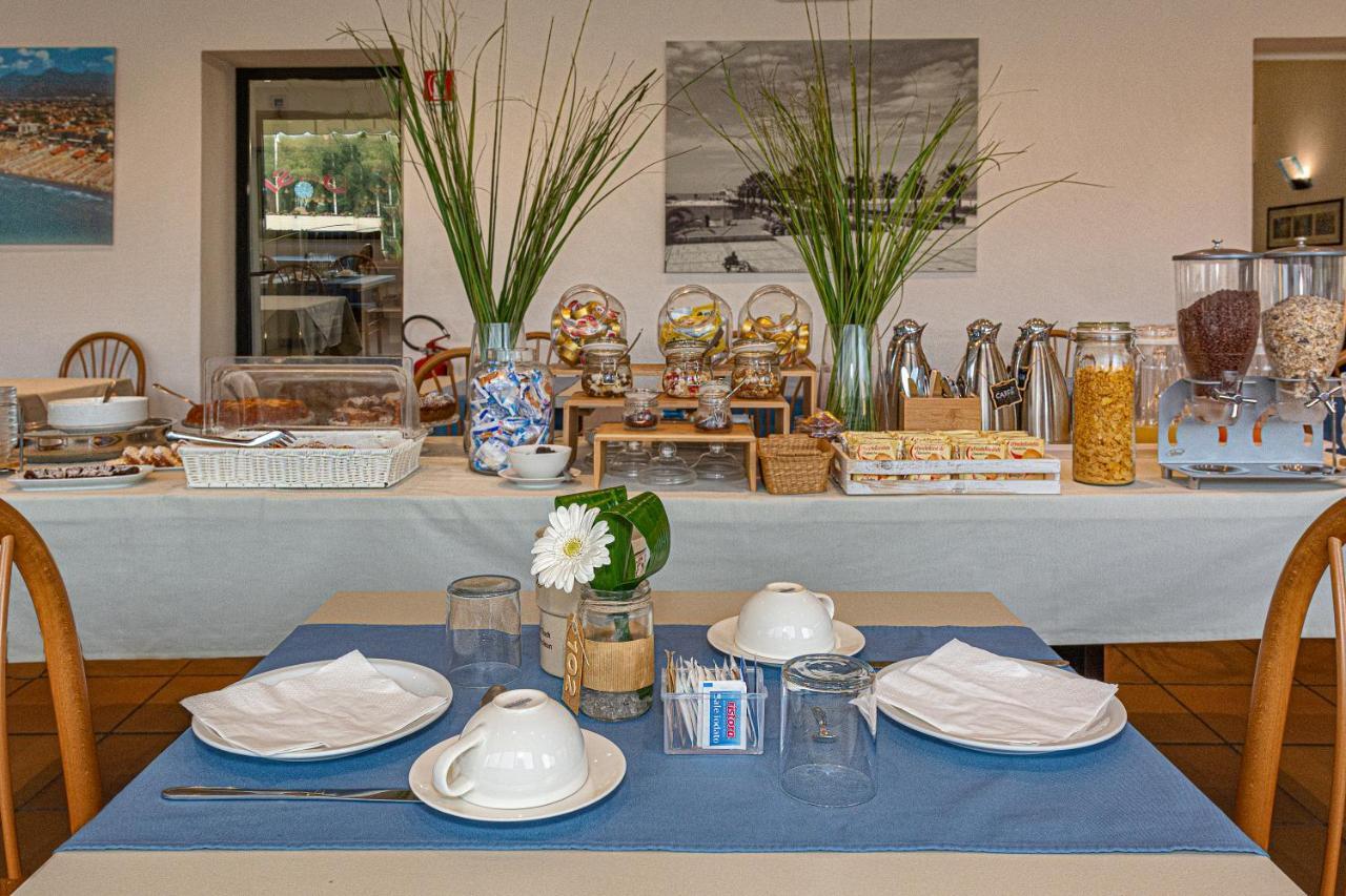 Hotel Brunella リド・ディ・カマイオーレ エクステリア 写真
