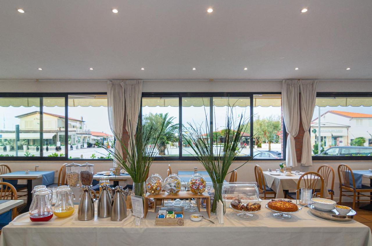 Hotel Brunella リド・ディ・カマイオーレ エクステリア 写真